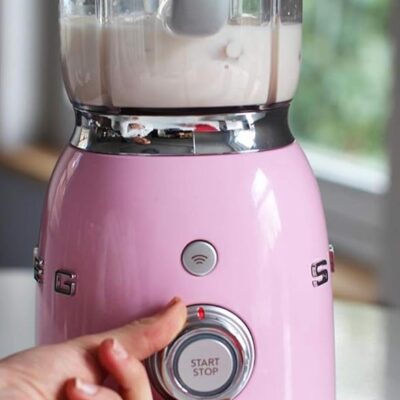 BLF01PKEU	BLENDER SMEG ANNEES 50 VINTAGE DESIGN COULEUR ROSE